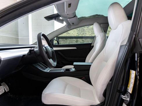 Used 2023 Tesla Model 3 Performance image 13