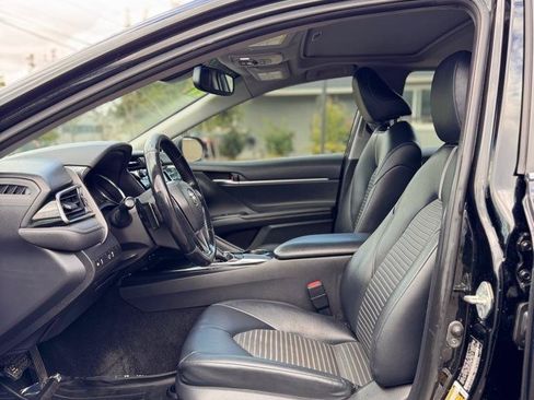 Used 2019 Toyota Camry SE w/ Convenience Package FWD image 14