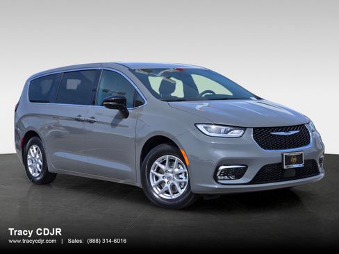 New 2025 Chrysler Pacifica Select w/ Uconnect Theater Family Group image 1