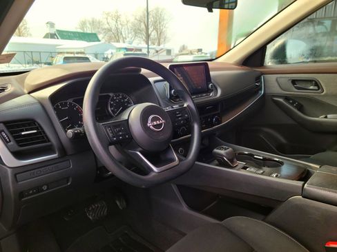 Used 2023 Nissan Rogue S image 9