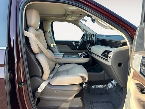 Used 2023 Lincoln Navigator Reserve image 10