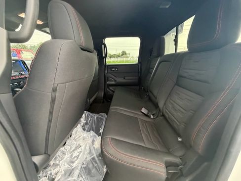 Used 2025 Nissan Frontier PRO-4X AWD/4WD image 17