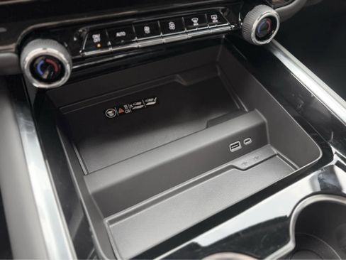 Used 2025 Chevrolet Tahoe High Country image 32