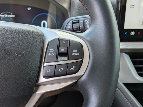 Used 2025 Ford Explorer Active RWD image 26