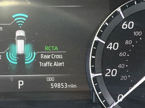 Used 2020 Toyota Highlander XLE FWD image 13