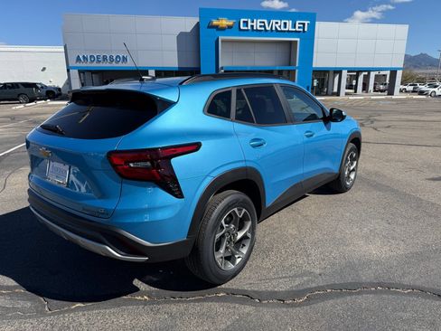 New 2026 Chevrolet Trax LT w/ LT Convenience Package FWD image 5