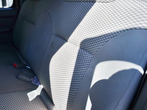 Used 2001 Nissan Frontier SE image 15