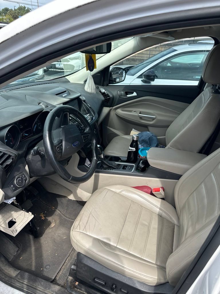 Used 2017 Ford Escape Titanium FWD image 6