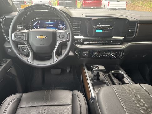 Used 2025 Chevrolet Silverado 1500 High Country AWD/4WD image 21