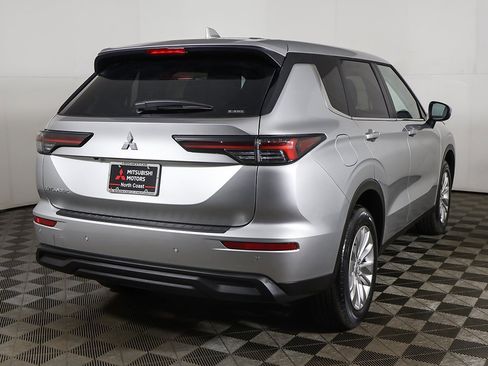 New 2026 Mitsubishi Outlander ES image 11