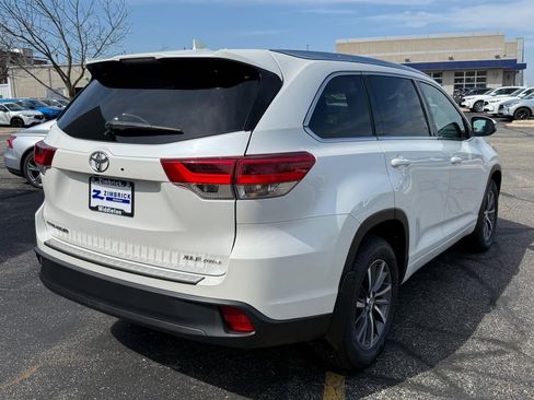 Used 2018 Toyota Highlander XLE image 3