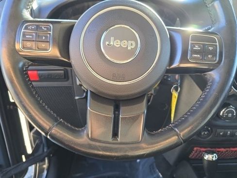 Used 2017 Jeep Wrangler Unlimited Rubicon image 34