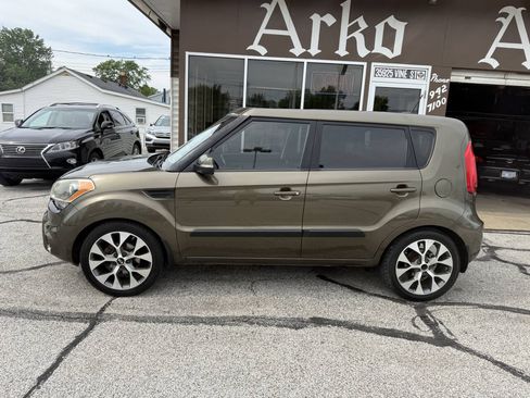 Used 2013 Kia Soul ! FWD image 5