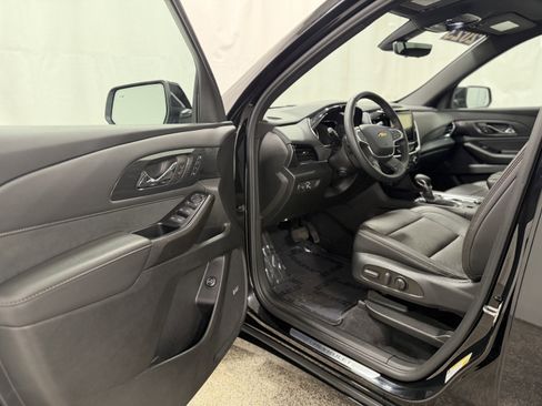 Used 2023 Chevrolet Traverse High Country AWD/4WD image 13