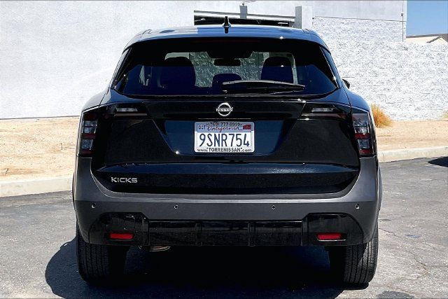 Certified 2025 Nissan Kicks SV FWD image 3