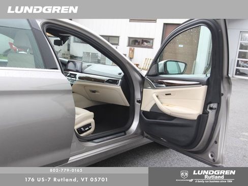 Used 2019 BMW 540i xDrive image 8