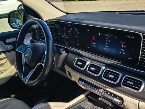 Used 2024 Mercedes-Benz GLE 450e 4MATIC image 10