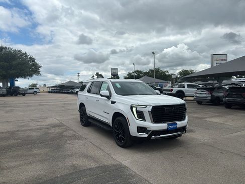 Used 2026 GMC Yukon Elevation w/ Elevation Premium Package AWD/4WD image 3