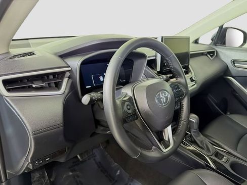 Used 2024 Toyota Corolla Cross XLE w/ Convenience Package FWD image 9