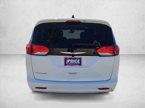Used 2023 Chrysler Voyager LX image 8