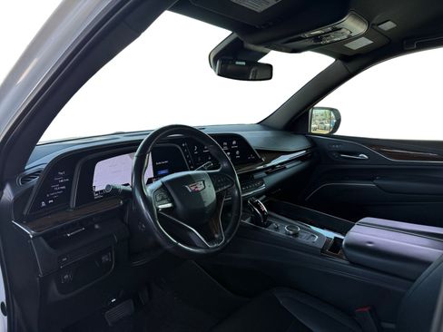 Used 2022 Cadillac Escalade Luxury RWD image 9