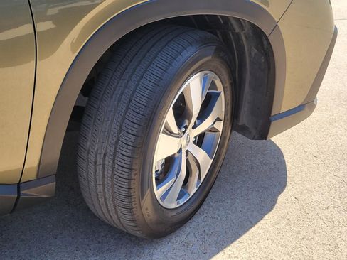 Used 2024 Subaru Ascent Premium w/ Convenience Package image 5