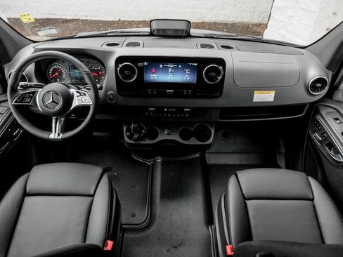 Used 2025 Mercedes-Benz Sprinter 2500 image 22