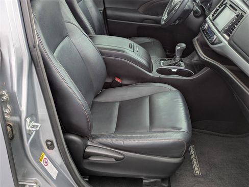Used 2016 Toyota Highlander XLE FWD image 20