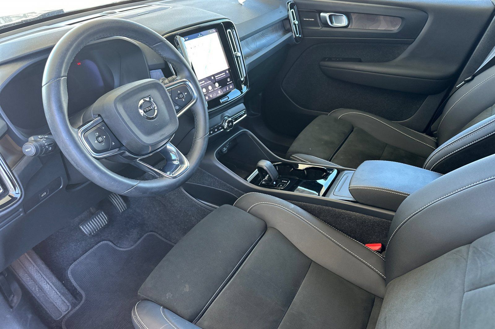 Used 2023 Volvo XC40 Recharge Ultimate w/ Protection Package Premier AWD/4WD image 11