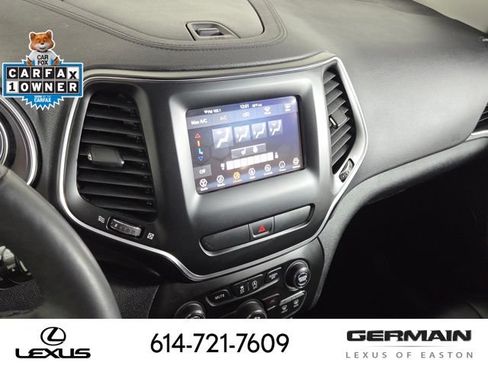 Used 2019 Jeep Cherokee Latitude Plus w/ Cold Weather Group AWD/4WD image 27