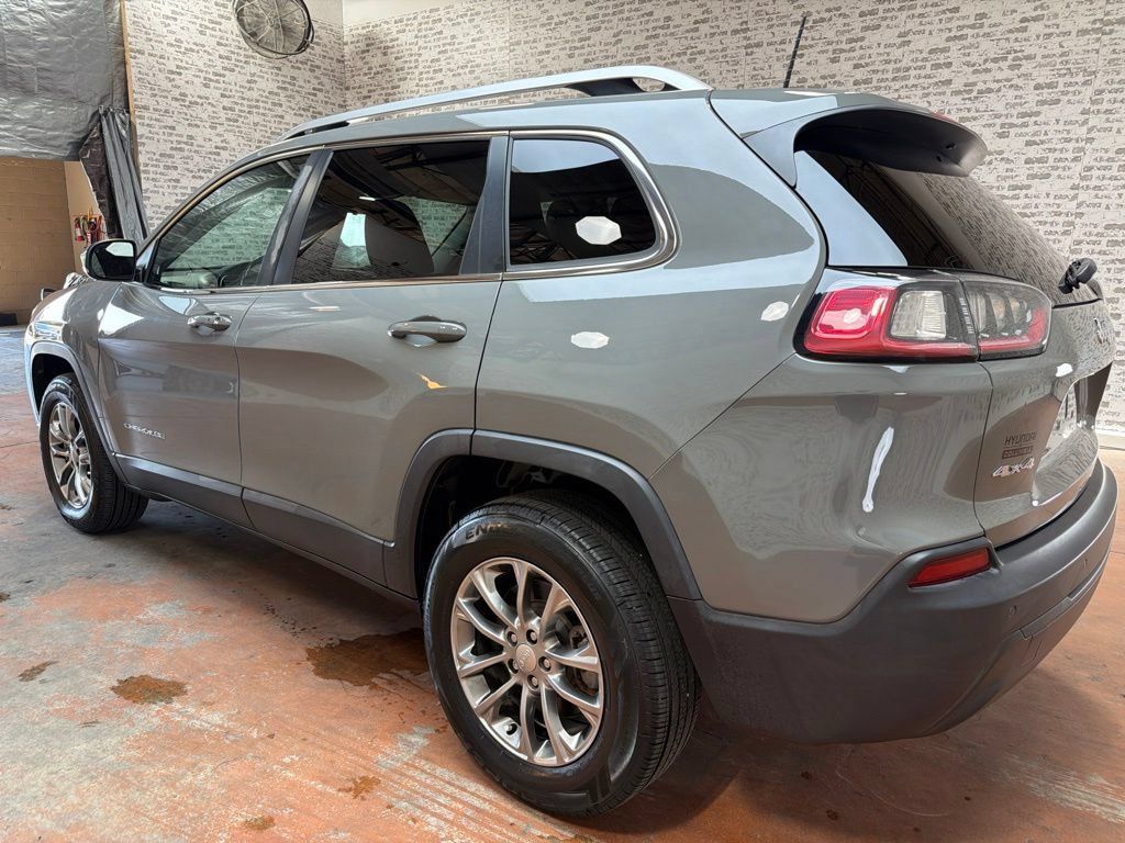 Used 2019 Jeep Cherokee Latitude Plus w/ Cold Weather Group AWD/4WD image 5