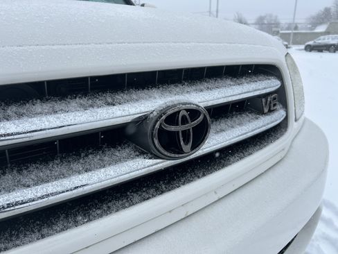 Used 2004 Toyota Sequoia Limited image 26