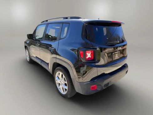 Used 2017 Jeep Renegade Latitude w/ Popular Equipment Group FWD image 8