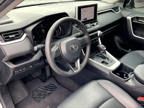 Used 2023 Toyota RAV4 XLE Premium image 18