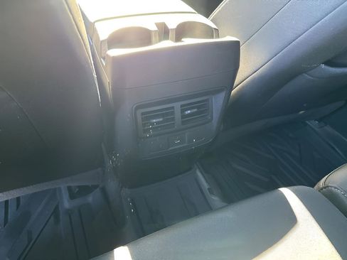 Used 2024 Chevrolet Colorado LT image 20