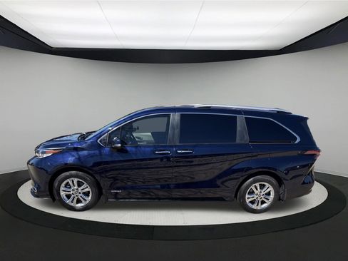 Used 2021 Toyota Sienna Platinum w/ Outdoor Package (TMS) AWD/4WD image 4