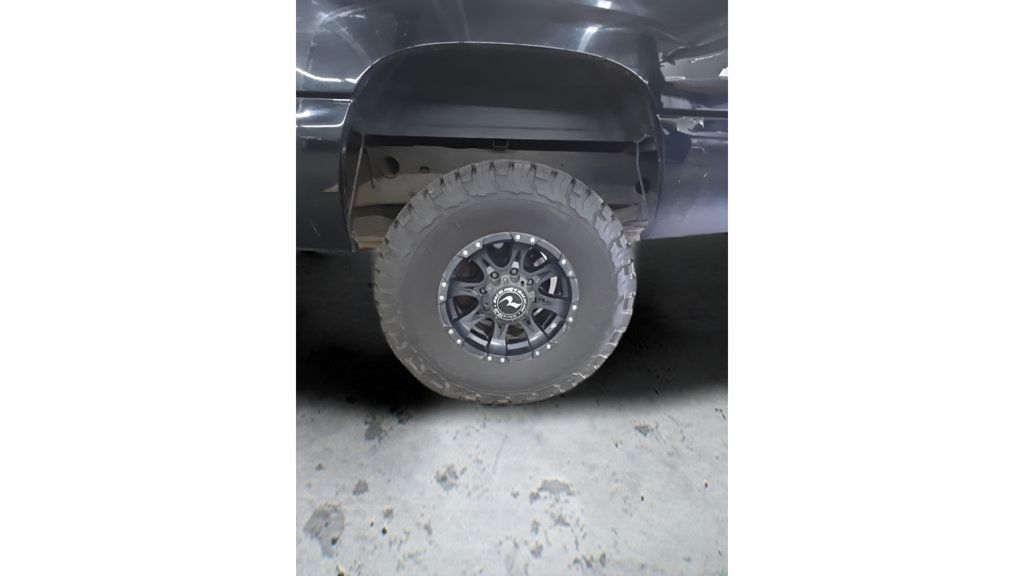 Used 2004 GMC Sierra 2500 SLT w/ Heavy-Duty Power Package AWD/4WD image 20