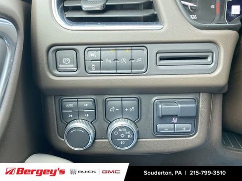 Used 2021 GMC Yukon XL SLT w/ SLT Luxury Plus Package image 19