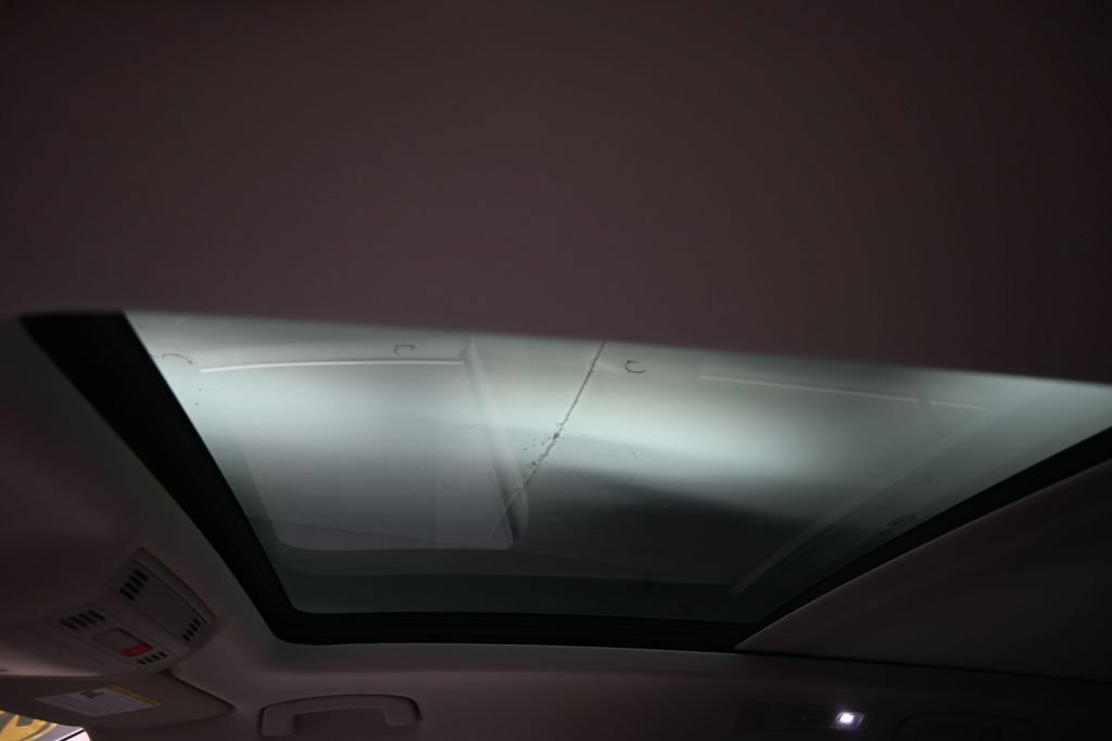 Used 2020 Volkswagen Tiguan SE FWD image 19