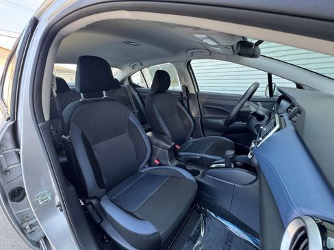 Used 2025 Nissan Versa SV image 35