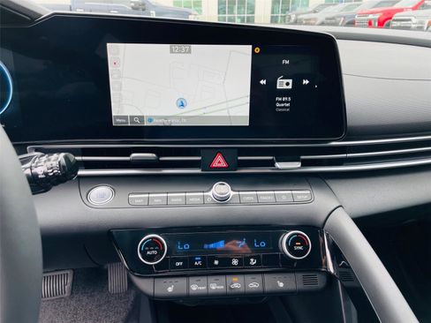 Used 2025 Hyundai Elantra Limited FWD image 16