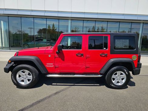 Used 2011 Jeep Wrangler Unlimited Sport AWD/4WD image 2