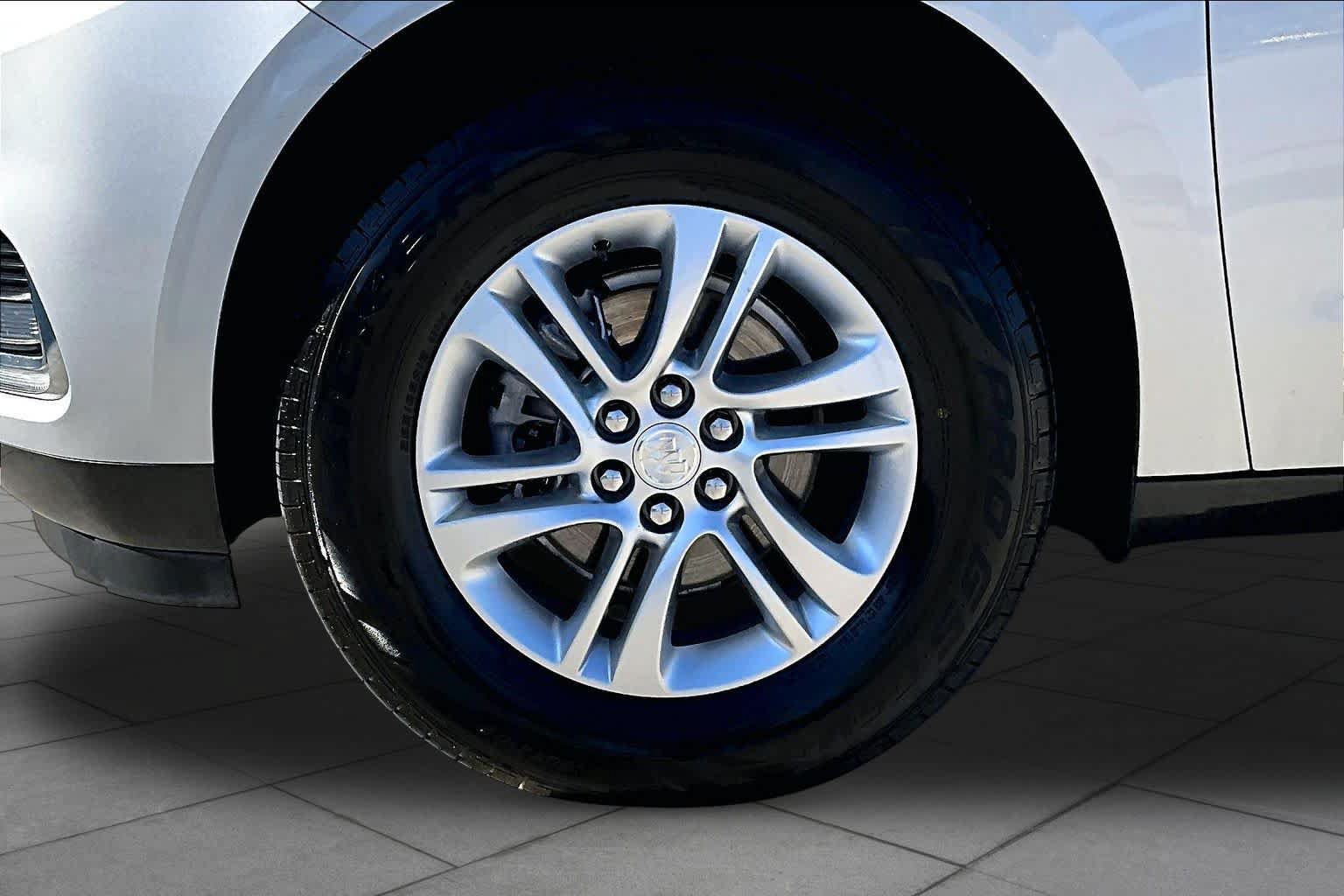 Used 2020 Buick Enclave Essence FWD image 9