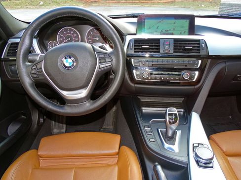 Used 2017 BMW 330i xDrive Sedan image 18