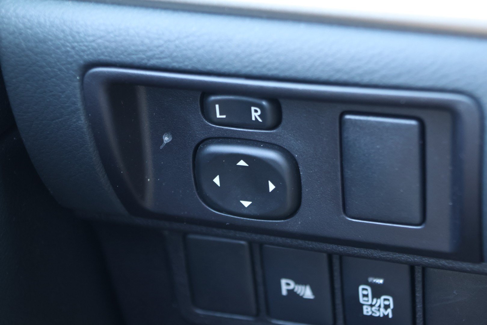 Used 2016 Lexus ES 350 w/ Premium Package w/Wood Trim FWD image 15