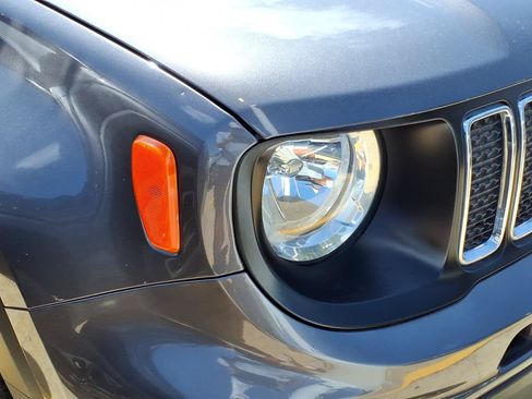 Used 2019 Jeep Renegade Latitude FWD image 4