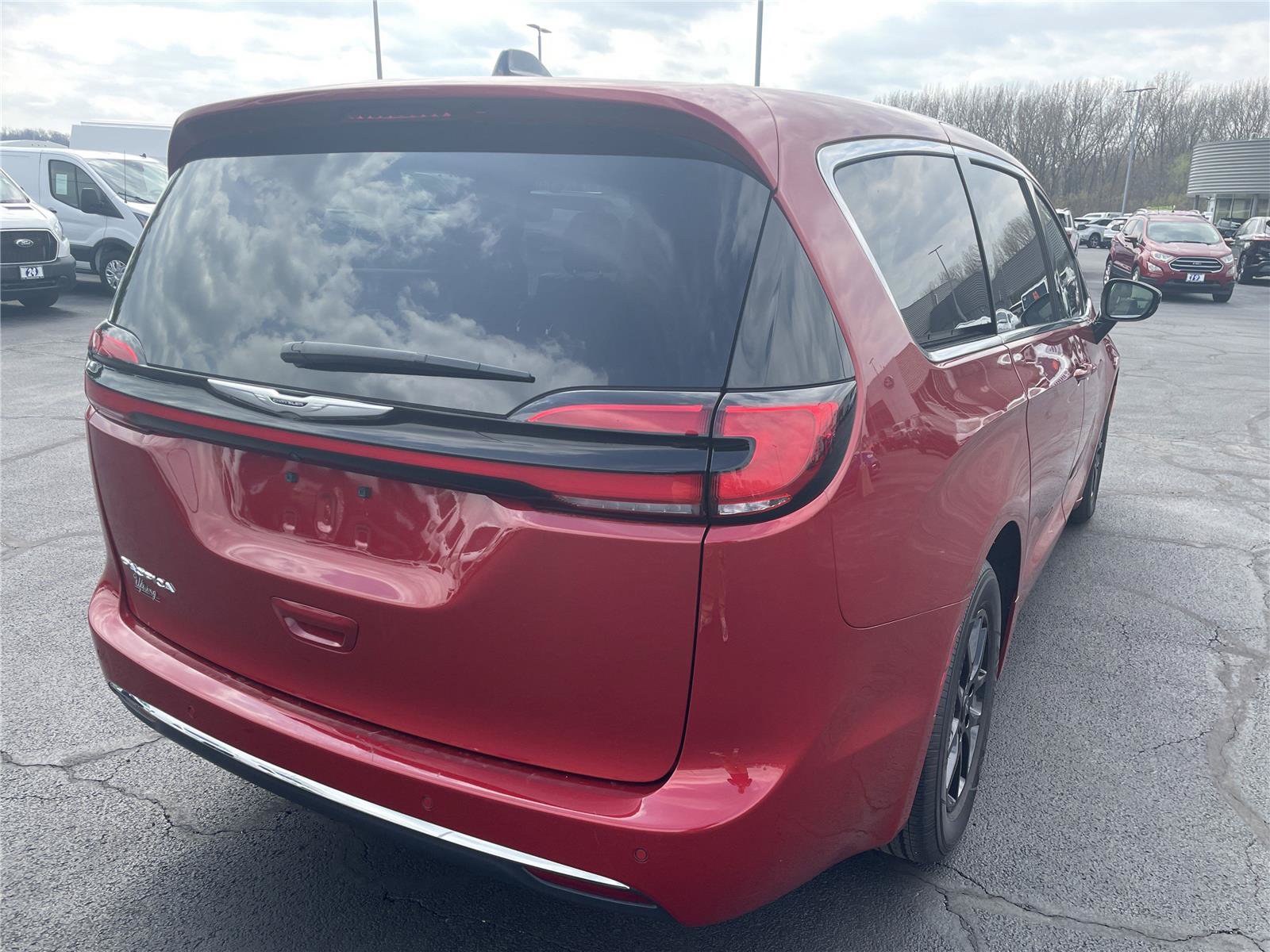 Used 2025 Chrysler Pacifica Select FWD image 5