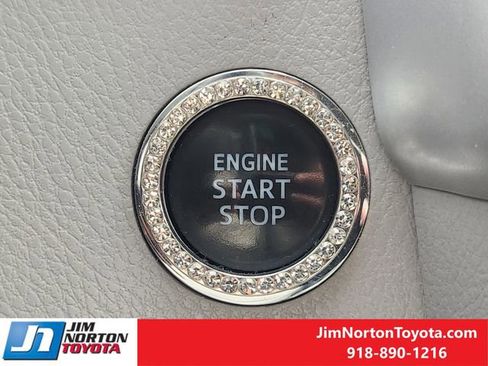 Used 2019 Toyota Highlander XLE image 24