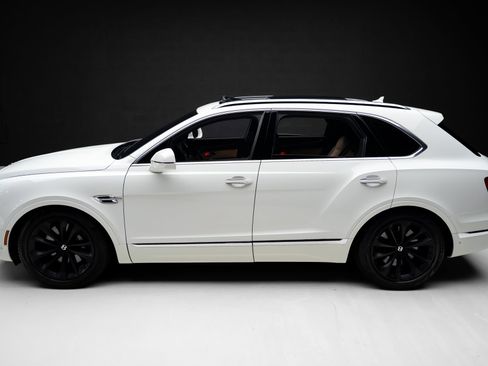Used 2018 Bentley Bentayga AWD/4WD image 16