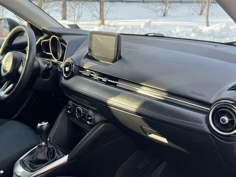 Used 2019 Toyota Yaris LE FWD image 37